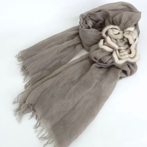 FENDI Sellaria Flower Fur Stall Cashmere/Silk Blend Scarf - Picture 16 of 16